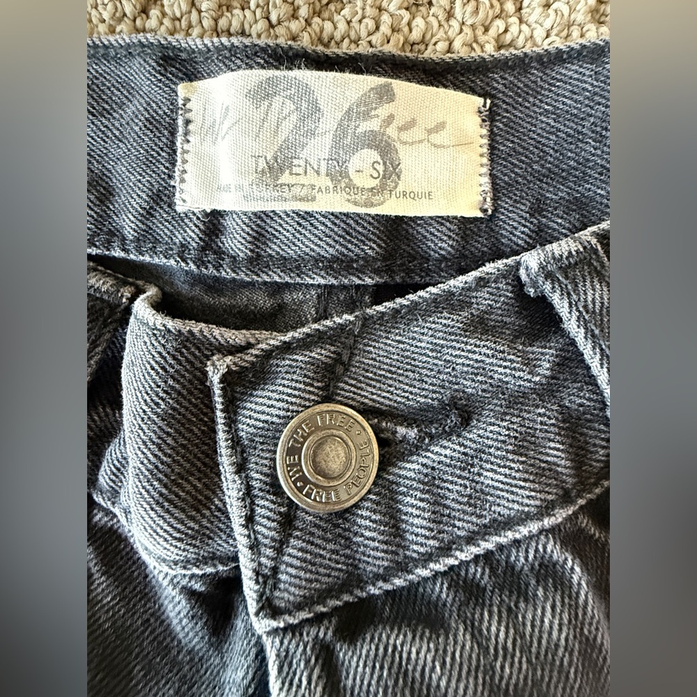 NWOT We the free! Charcoal Distressed Jeans.. Size 26 - Picture 7 of 14